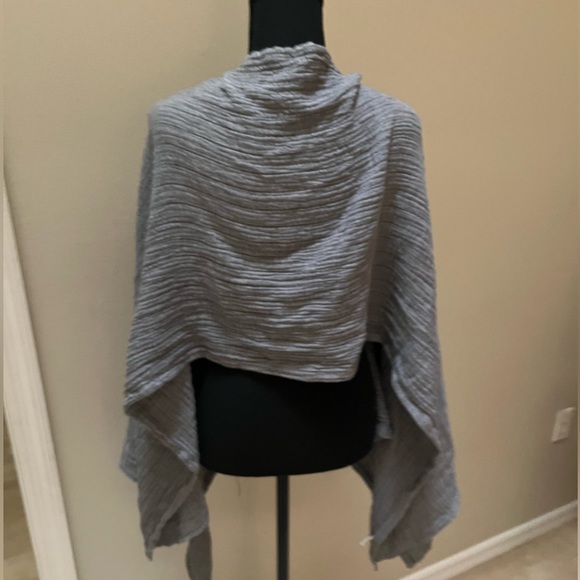 The hand loom shawl/ poncho make an offer - Picture 5 of 8